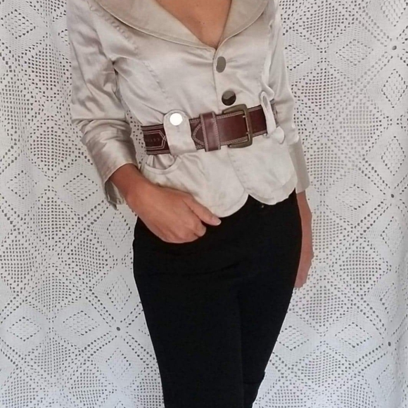 Coco & Tashi Short Blazer - Picture 3 of 12